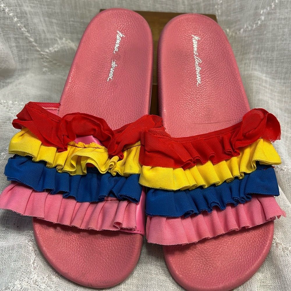 Hanna Andersson almost NEW slide sandals